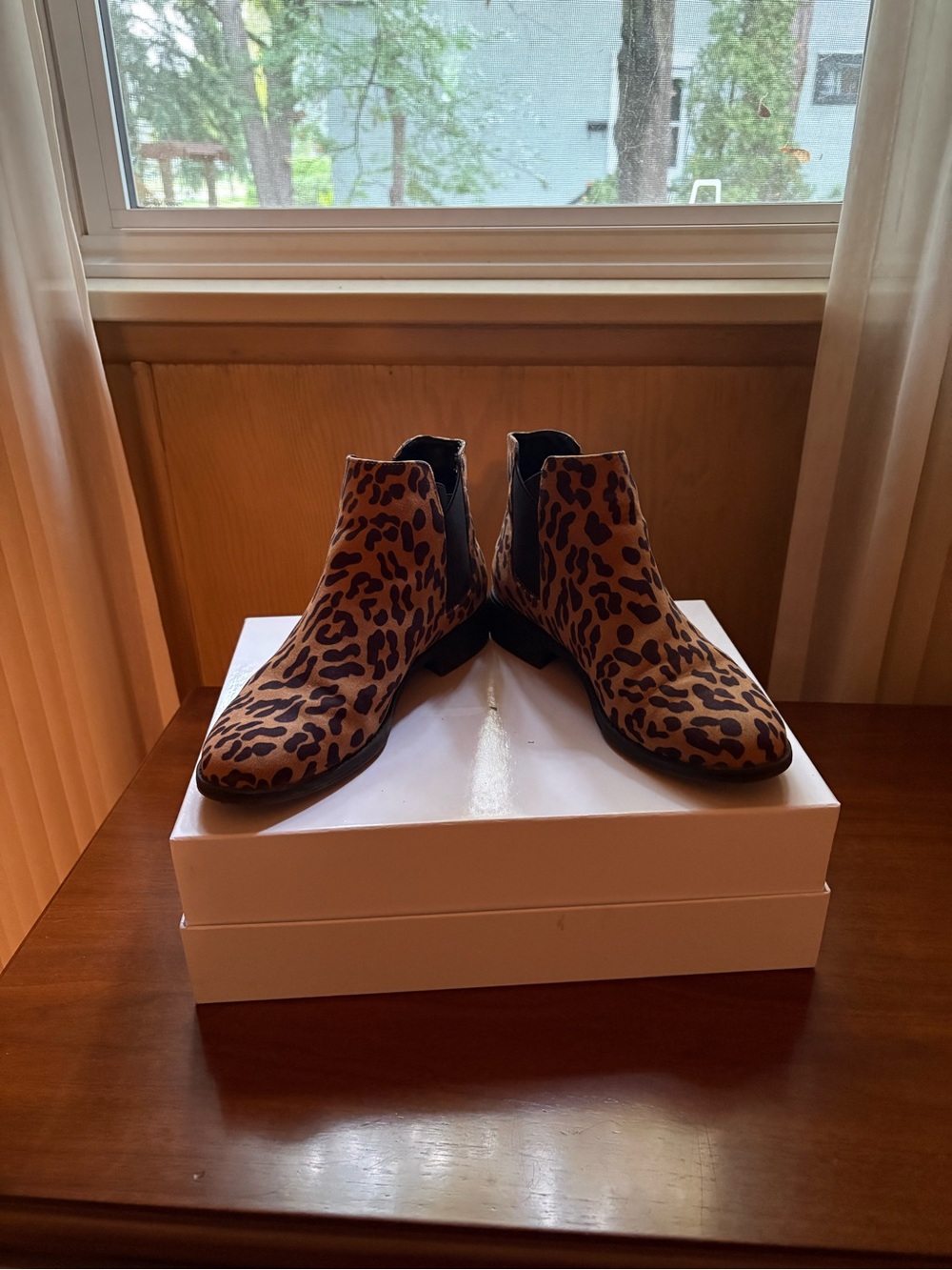 Leopard print Chelsea boot
